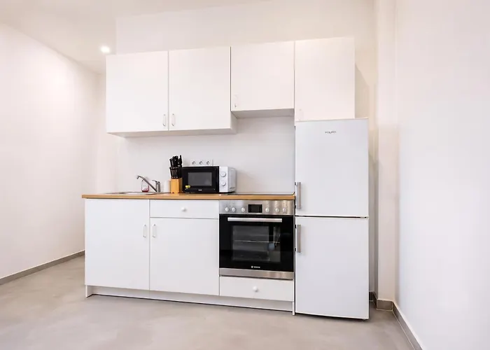 Comfortable 4 Private In Shared Near Westbahnhof Apartment *