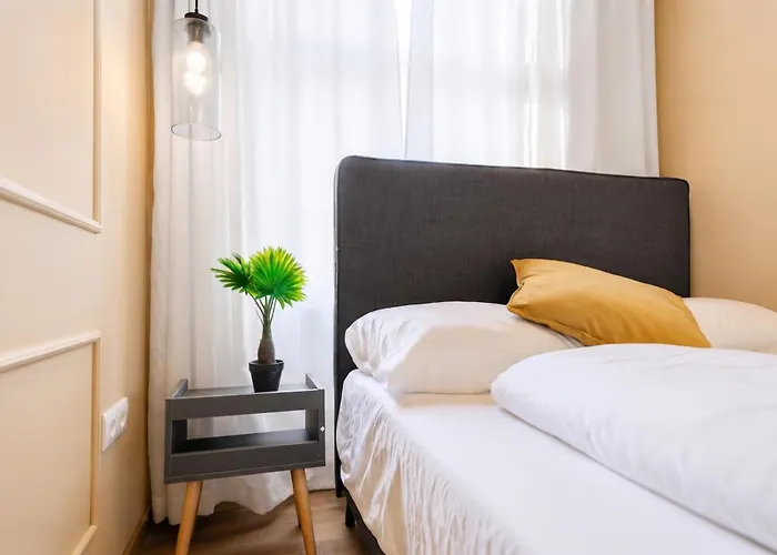 Comfortable 4 Private In Shared Near Westbahnhof Apartment *