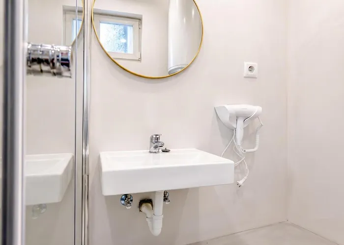 Apartment Comfortable 4 Private In Shared Near Westbahnhof Vienna
